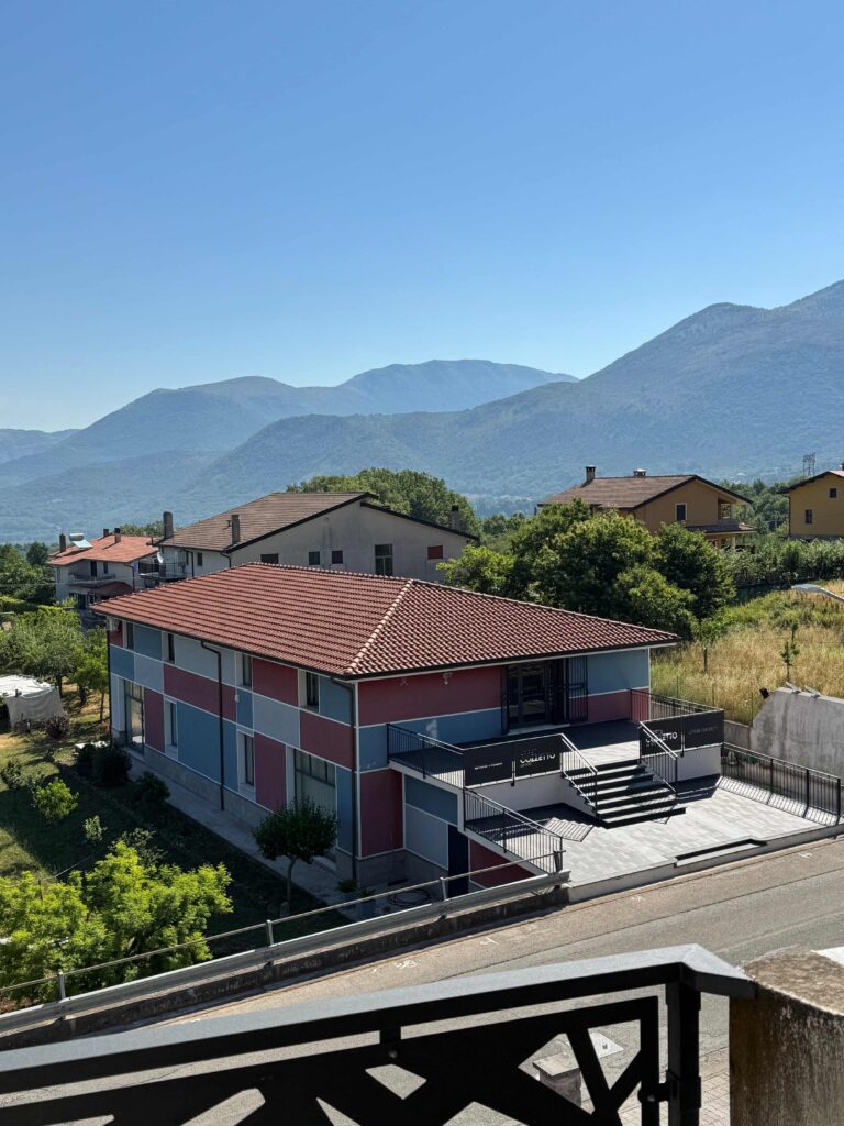 Lo showroom Arredi Cozzetto a Rotonda